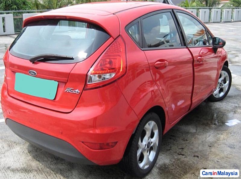 Ford Fiesta Automatic - image 2