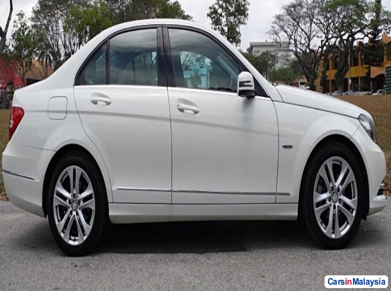 Mercedes Benz C-Class Automatic 2012 - image 2