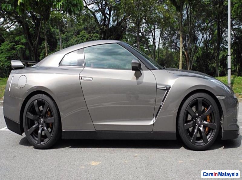 Nissan GTR Automatic 2013 - image 2