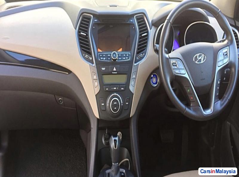 Hyundai Santa Fe Automatic 2015 in Kuala Lumpur