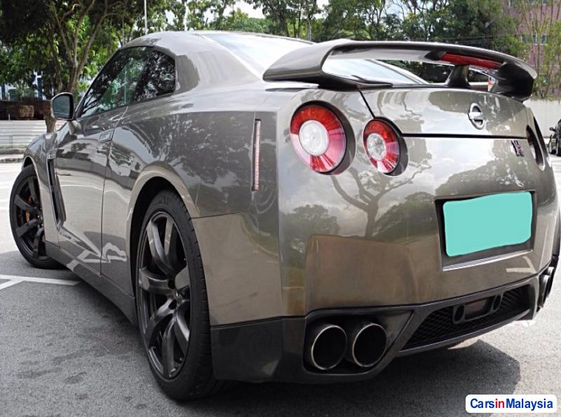 Nissan GTR Automatic 2013 - image 3