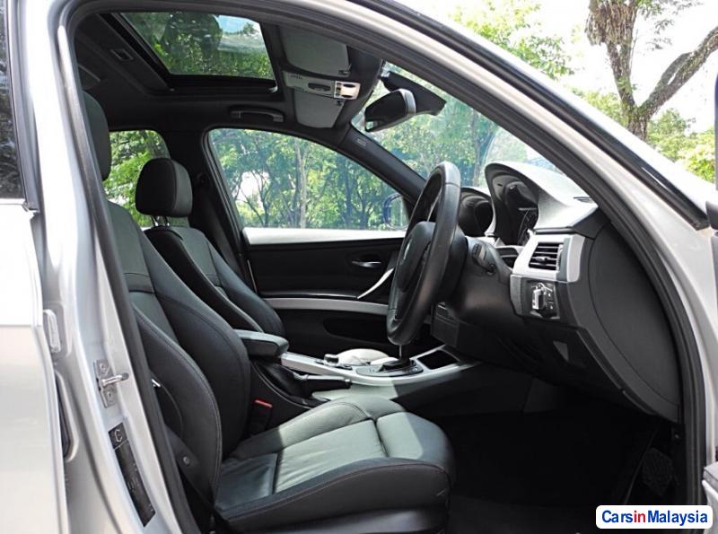 BMW Automatic 2011 - image 5