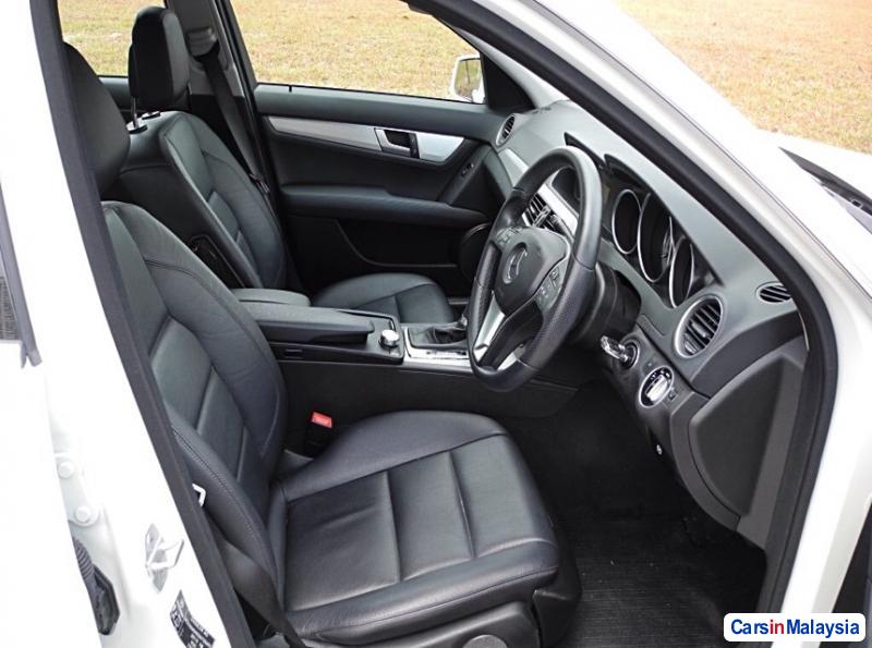 Mercedes Benz C-Class Automatic 2012 - image 5