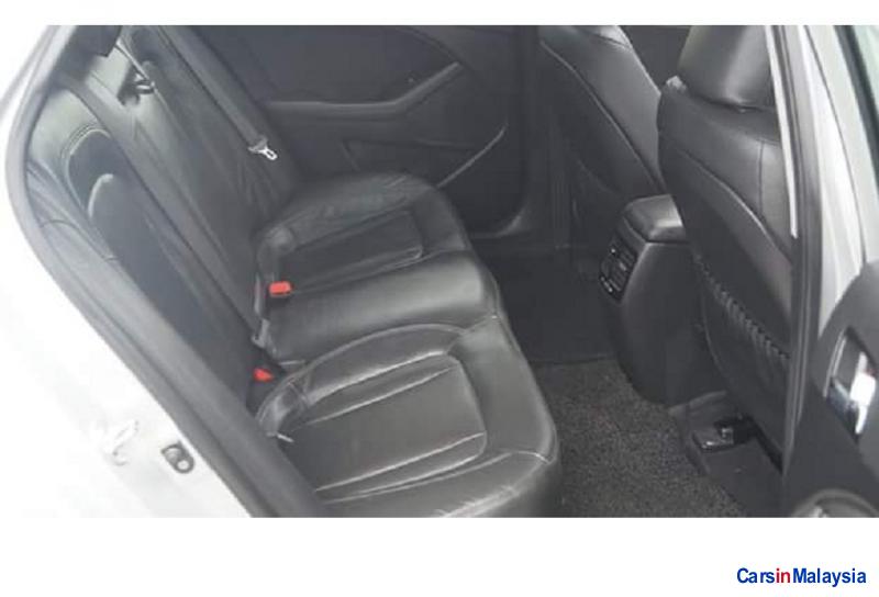 Kia Optima 2.0-LITER LUXURY SEDAN Automatic 2013 - image 12