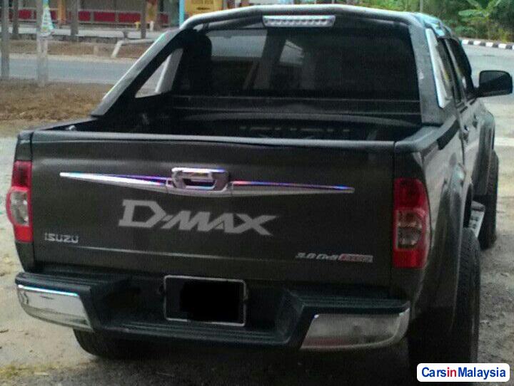 Isuzu D-Max Automatic 2011
