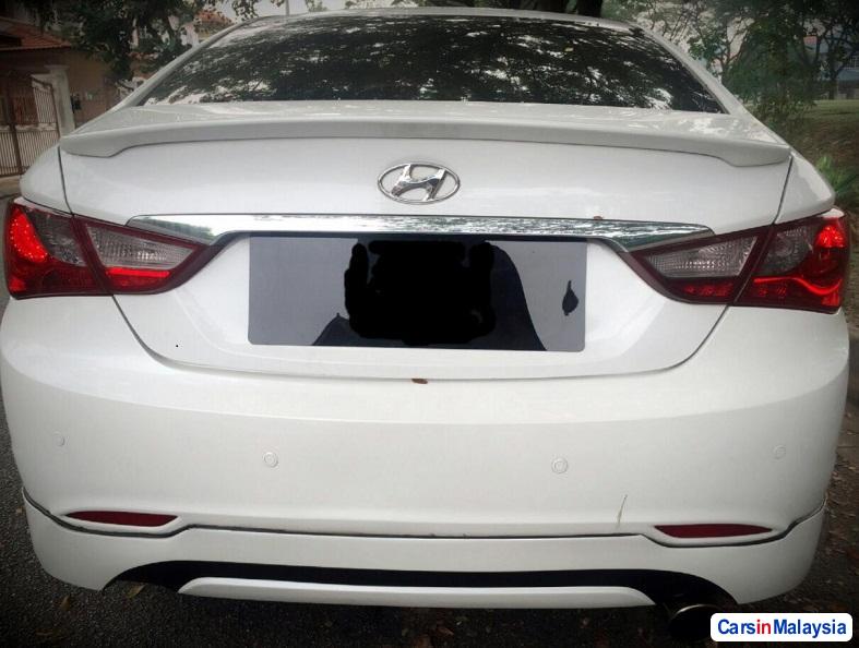 Hyundai Sonata 2.0-LITER LUXURY SEDAN Automatic 2012 - image 2