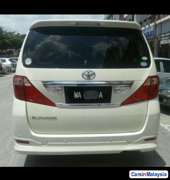 Toyota Alphard Automatic 2014