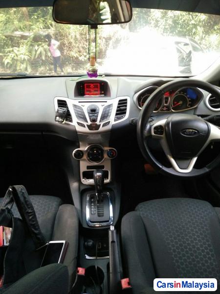 Ford Fiesta Automatic 2011 - image 3