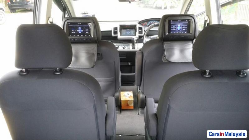 Honda Freed Automatic 2012 - image 5
