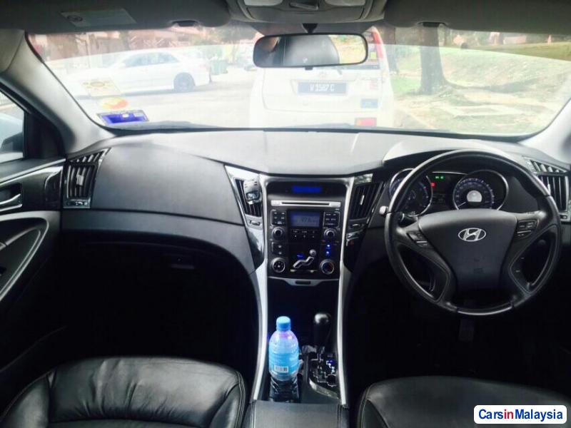 Hyundai Sonata 2.0-LITER LUXURY SEDAN Automatic 2012 - image 6