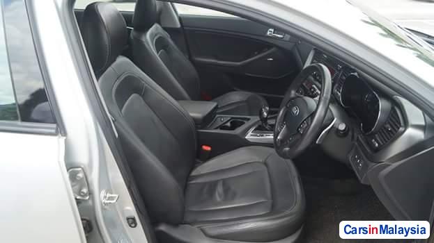Kia Optima 2.0-LITER LUXURY SEDAN Automatic 2013 - image 6