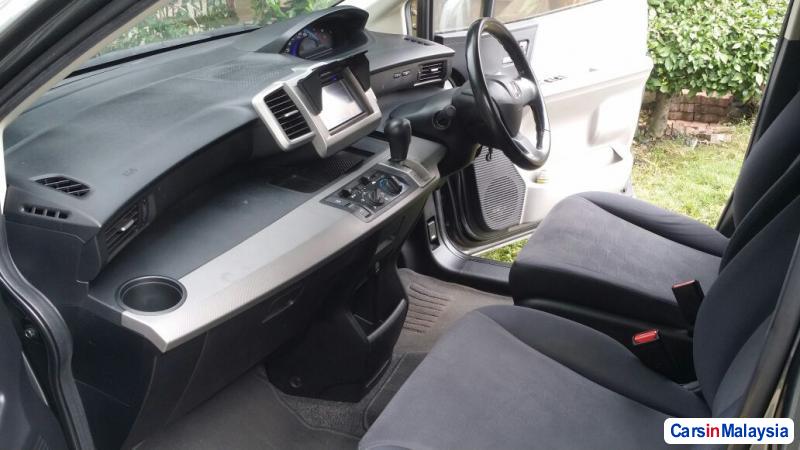 Honda Freed Automatic 2012 - image 8