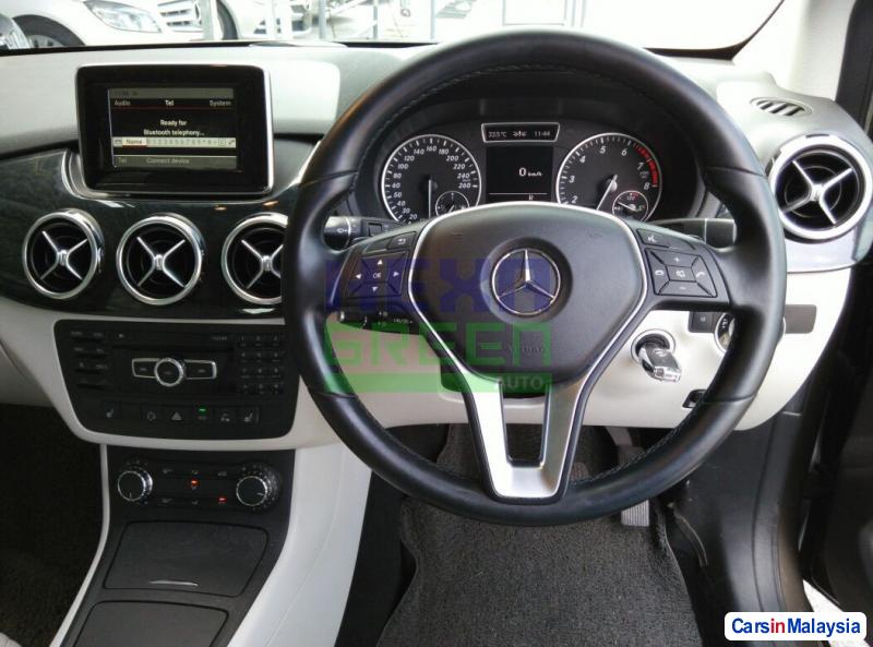 Mercedes Benz B200 Automatic 2013 - image 10