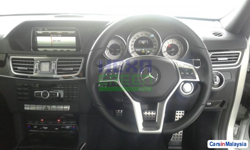Mercedes Benz E250 CGI Automatic 2013 - image 10