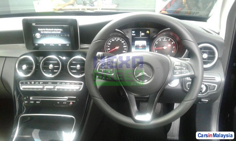 Mercedes Benz C-Class Automatic 2015 - image 10