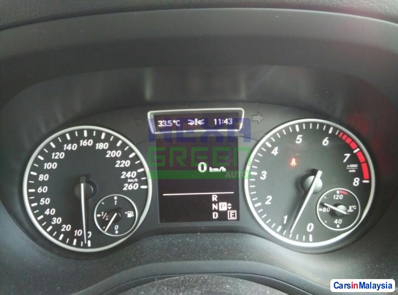 Mercedes Benz B200 Automatic 2013 - image 11