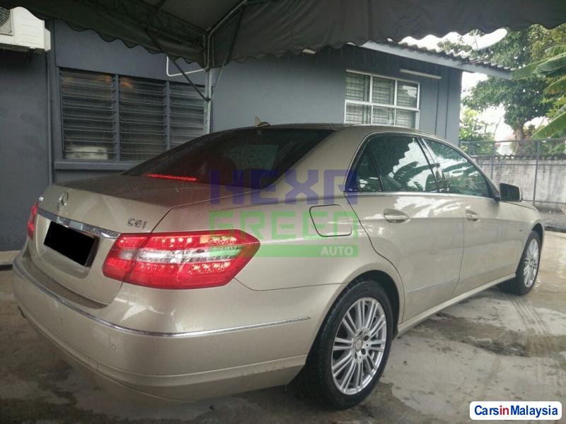Mercedes Benz E200 CGI Automatic 2010 - image 3