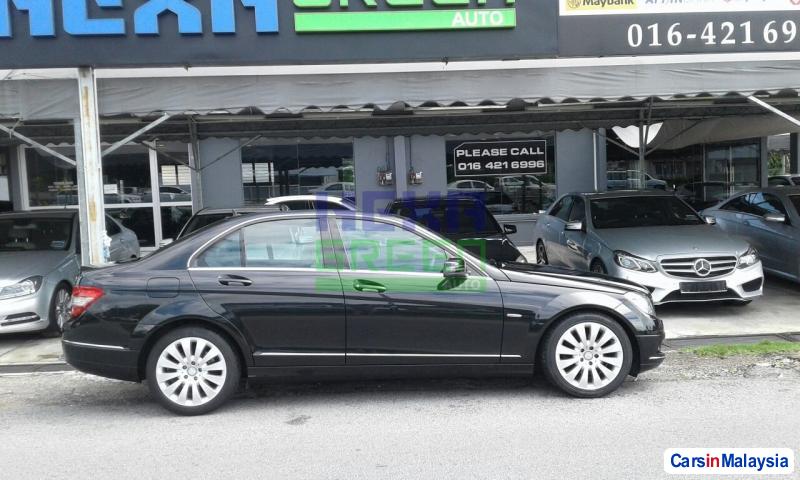 Mercedes Benz C-Class Automatic 2011 - image 3