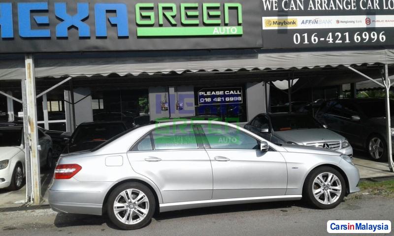Mercedes Benz E250 CGI Automatic 2011 - image 3
