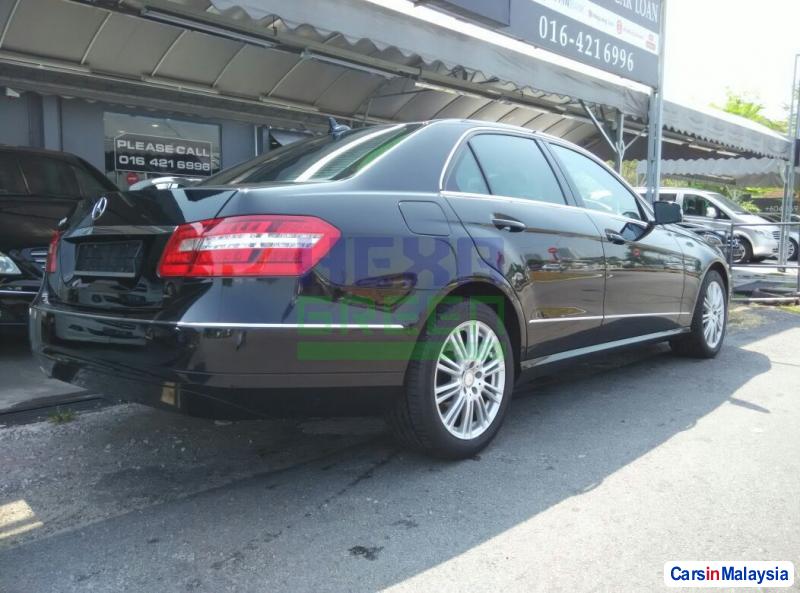 Mercedes Benz E200 CGI Automatic 2012 - image 4