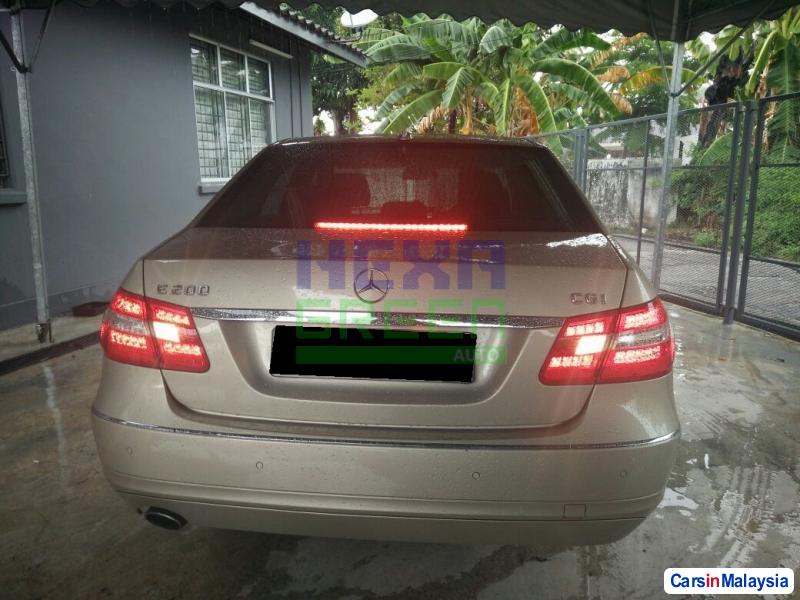 Mercedes Benz E200 CGI Automatic 2010 - image 4