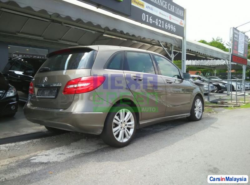 Mercedes Benz B200 Automatic 2013 - image 4