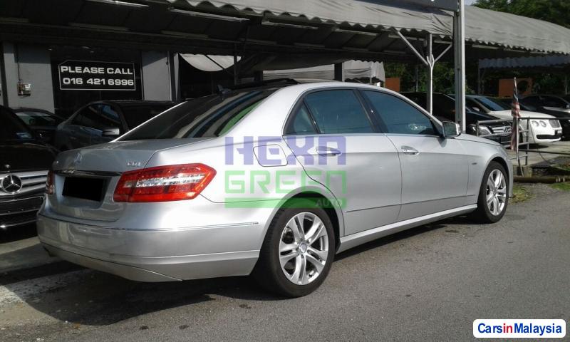 Mercedes Benz E250 CGI Automatic 2011 - image 4