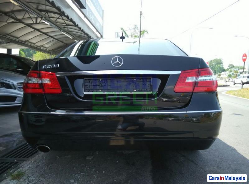 Mercedes Benz E200 CGI Automatic 2012 - image 5