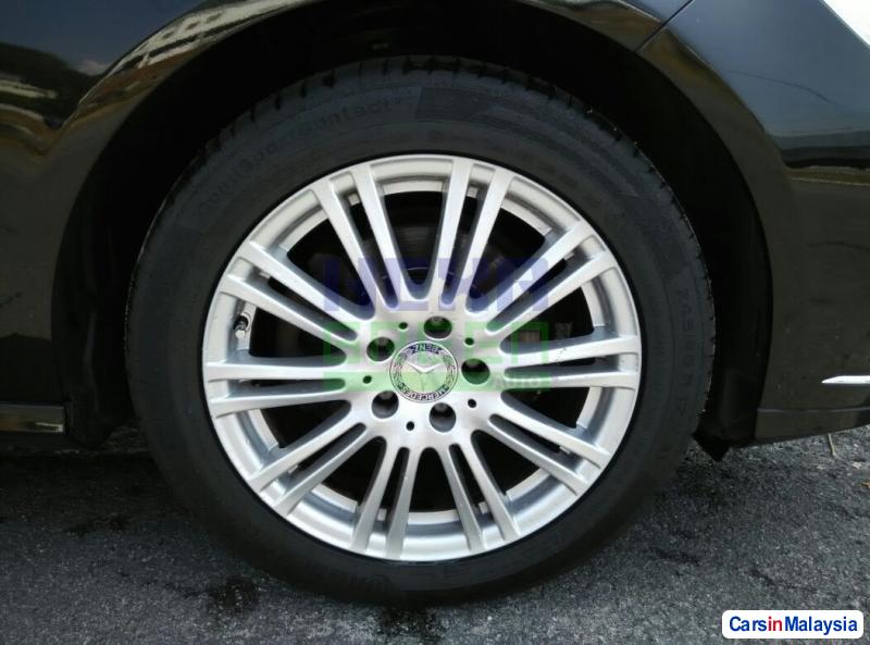 Mercedes Benz E200 CGI Automatic 2012 - image 6
