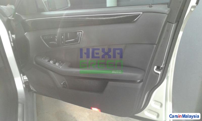 Mercedes Benz E250 CGI Automatic 2011 - image 6