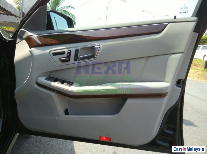 Mercedes Benz E200 CGI Automatic 2012 - image 7