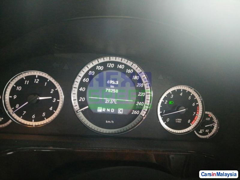 Mercedes Benz E200 CGI Automatic 2010 - image 7