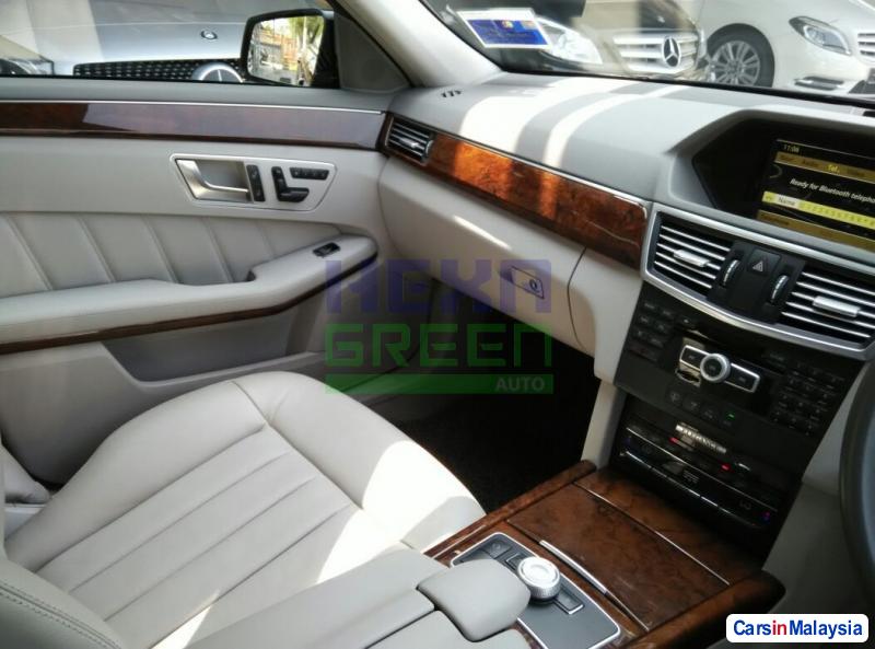Mercedes Benz E200 CGI Automatic 2012 - image 8