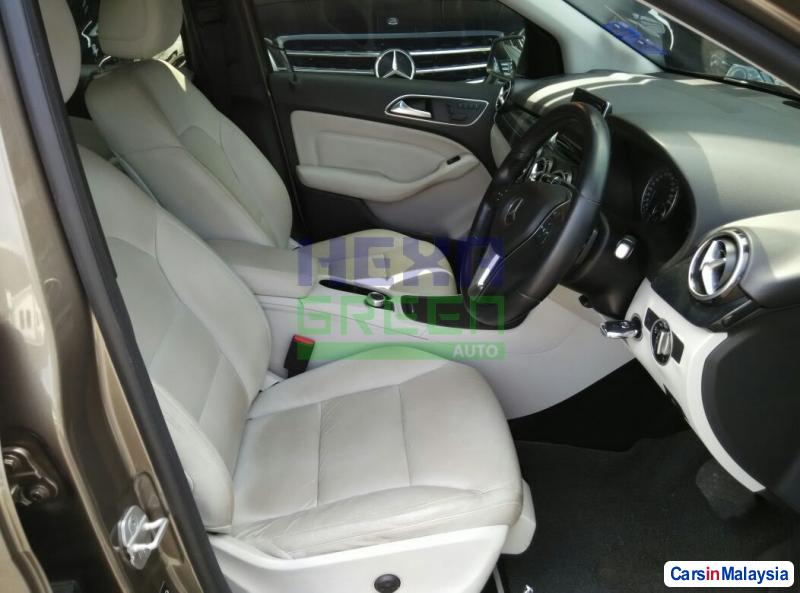 Mercedes Benz B200 Automatic 2013 - image 8