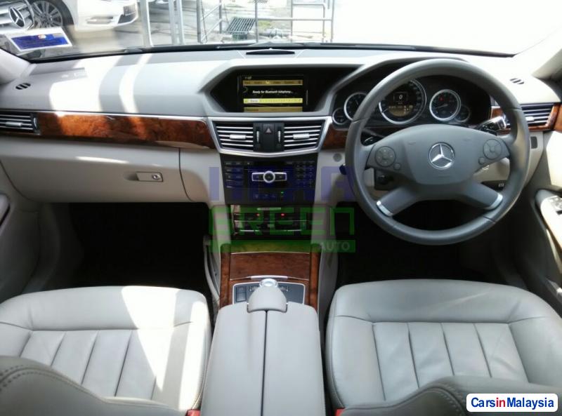 Mercedes Benz E200 CGI Automatic 2012 - image 9
