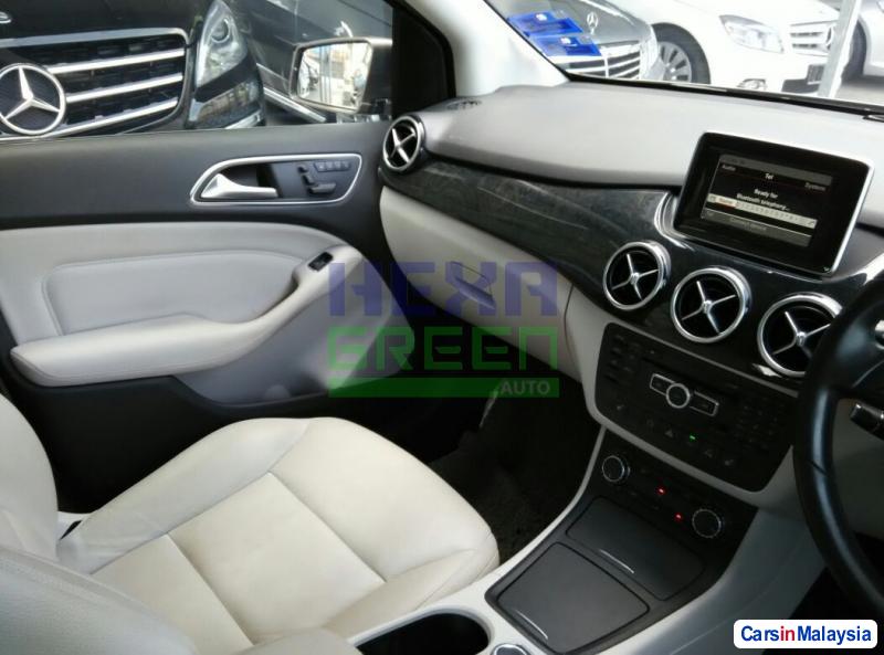 Mercedes Benz B200 Automatic 2013 - image 9