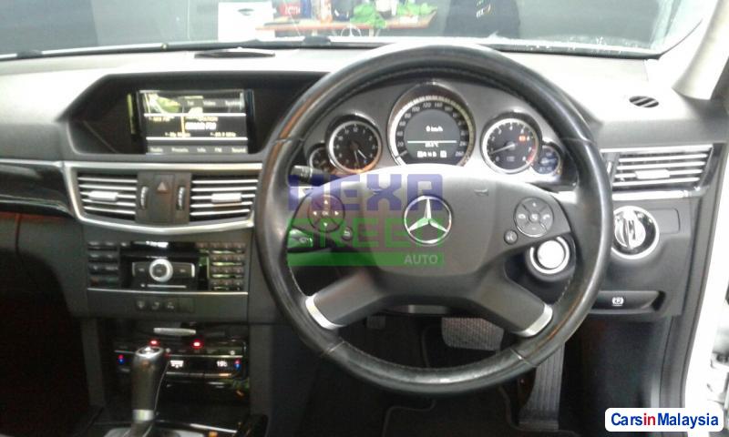 Mercedes Benz E250 CGI Automatic 2011 - image 9
