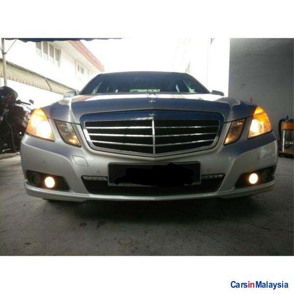 Mercedes Benz E200 CGI Automatic 2012 - image 2
