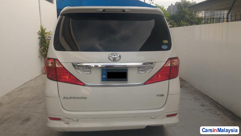Toyota Alphard Automatic 2010