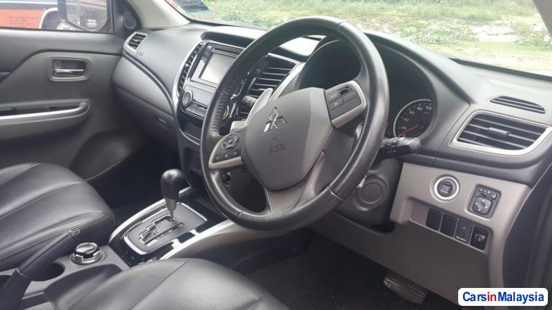 Mitsubishi Triton Automatic 2015 in Selangor